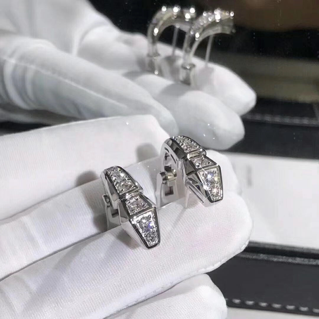 Bvlgari Serpenti slim earrings in 18 kt white gold, set with full pavé diamonds