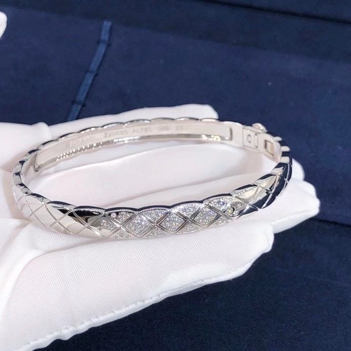 Chanel COCO CRUSH 18K Designer Bracelet in White Gold with Diamonds J11162